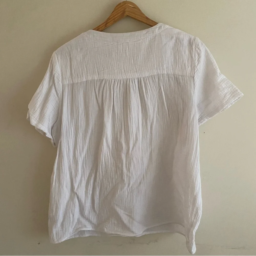 Ricki's Crinkle Gauze V-Neck Blouse - Picture 2 of 12